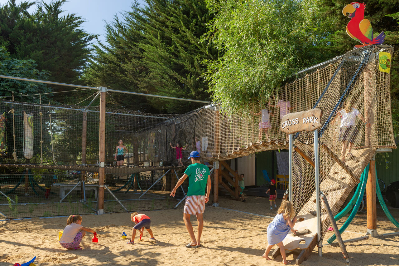 Cross Park kinderen op camping CLICOCHIC Camp du Soleil in Ars-en-R� (17).