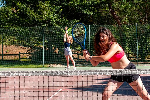 Tennis op camping CAPFUN El Canto La Gallina in Valdemaqueda (Madrid).