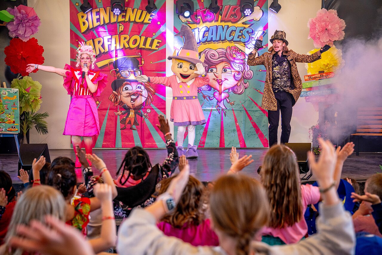 Animationsshow f�r Kinder auf dem Campingplatz CAPFUN Carpe Diem in VAISON LA ROMAINE (84).