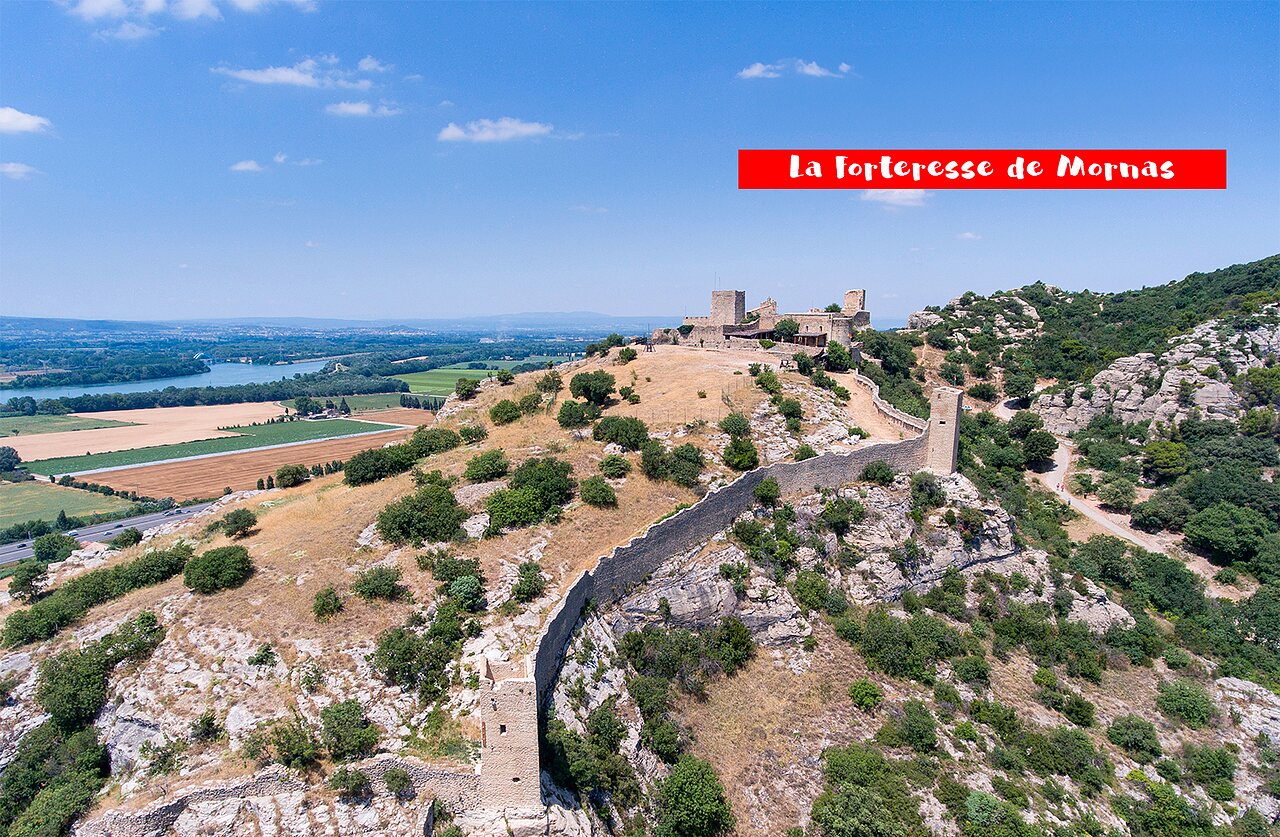 Mittelalterliche Festung von Mornas, historische St�tte nahe Vaison-la-Romaine zu besichtigen.