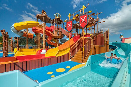 Wasserrutschen und Wasserspielplatz f�r Kinder auf Camping CAPFUN Carpe Diem in VAISON LA ROMAINE (84)