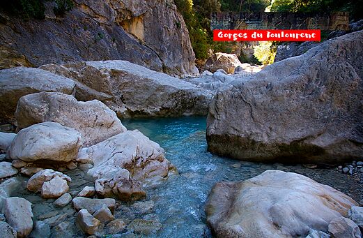Gorges du Toulourenc, Fluss und Felsen nahe Vaison-la-Romaine (84).