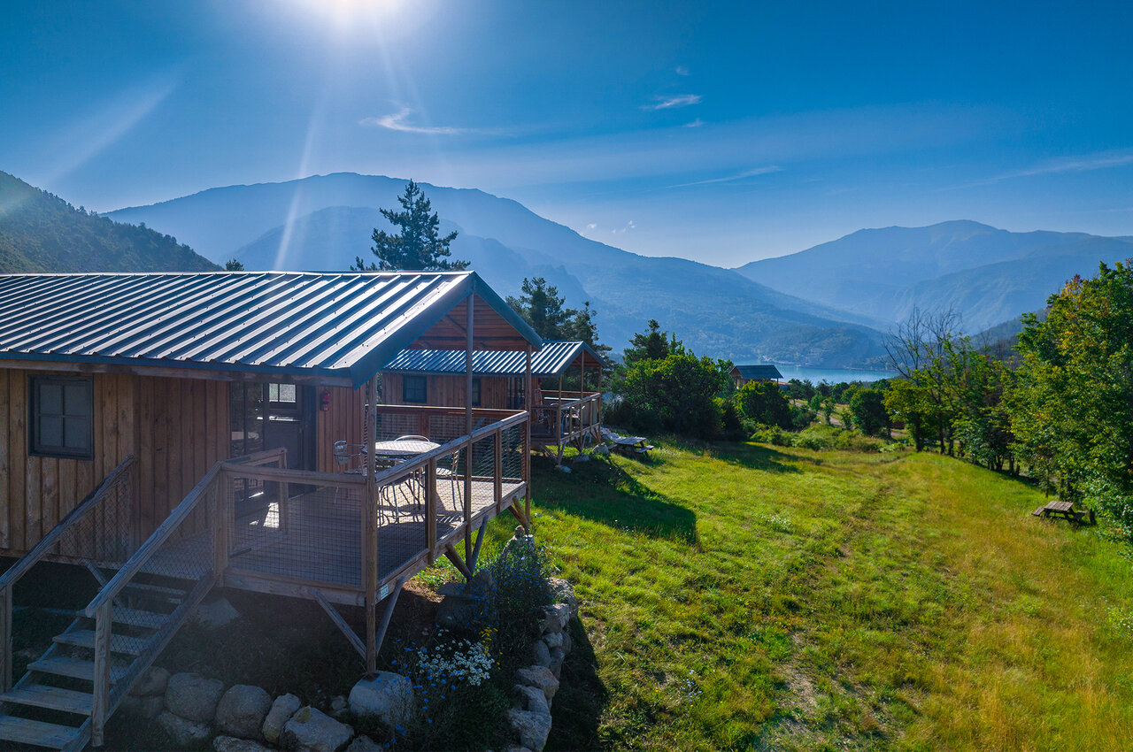 Holzchalet auf dem Campingplatz CLICOCHIC Castillon de Provence in Castellane (04).