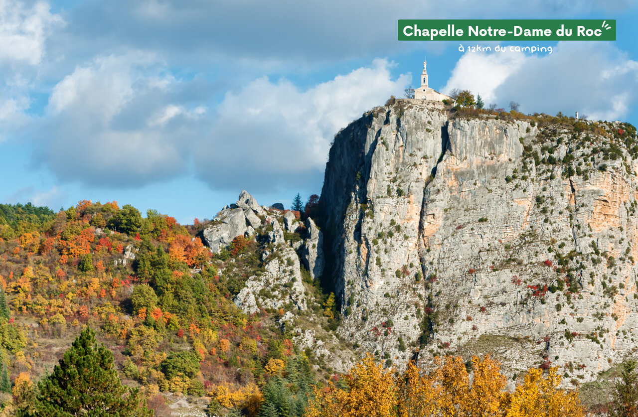 Kapelle Notre-Dame du Roc auf Felsen, Ausflugsziel nahe Castellane in der Provence.
