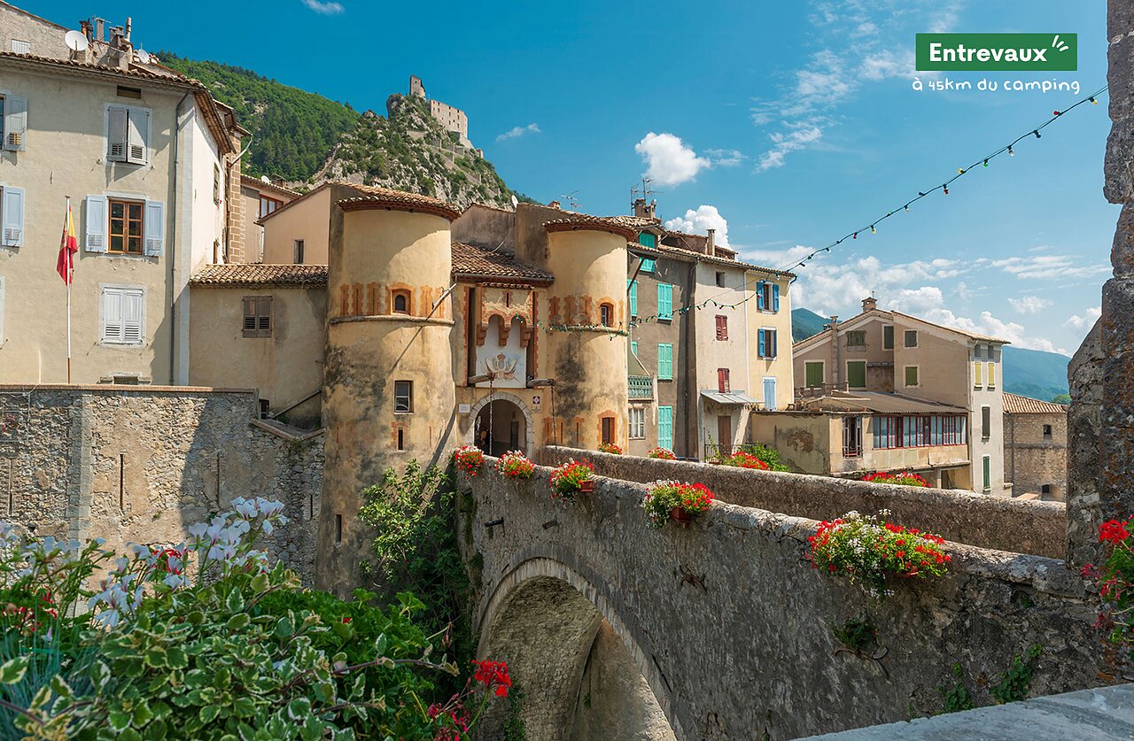 Mittelalterliche Stadt Entrevaux mit befestigter Br�cke und Zitadelle, Alpes-de-Haute-Provence.