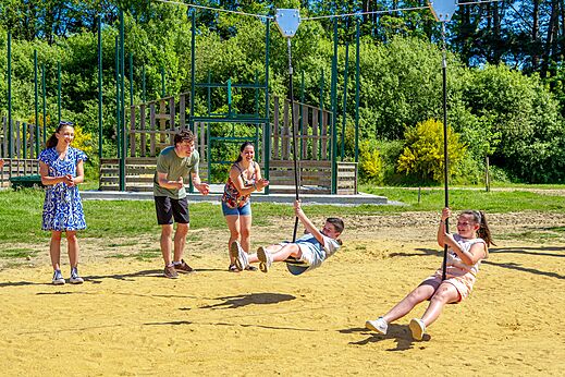 Doppelte Seilrutsche für Familie auf CAPFUN Cenic in PENESTIN (56).
