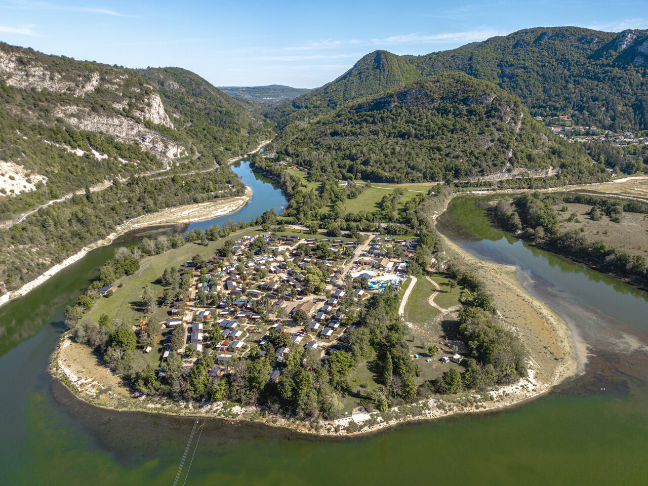 Campsite with mobile homes and pool, surrounded by river, CLICOCHIC Chancia in Chancia (01).