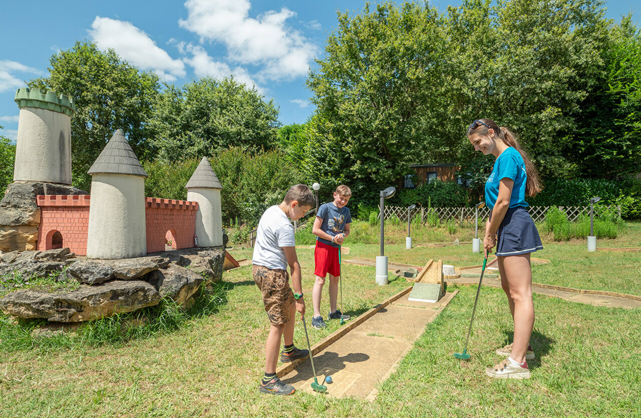 Mini-golf course with miniature castle, children and adult at VAGUES OCEANES Chataigneraie.