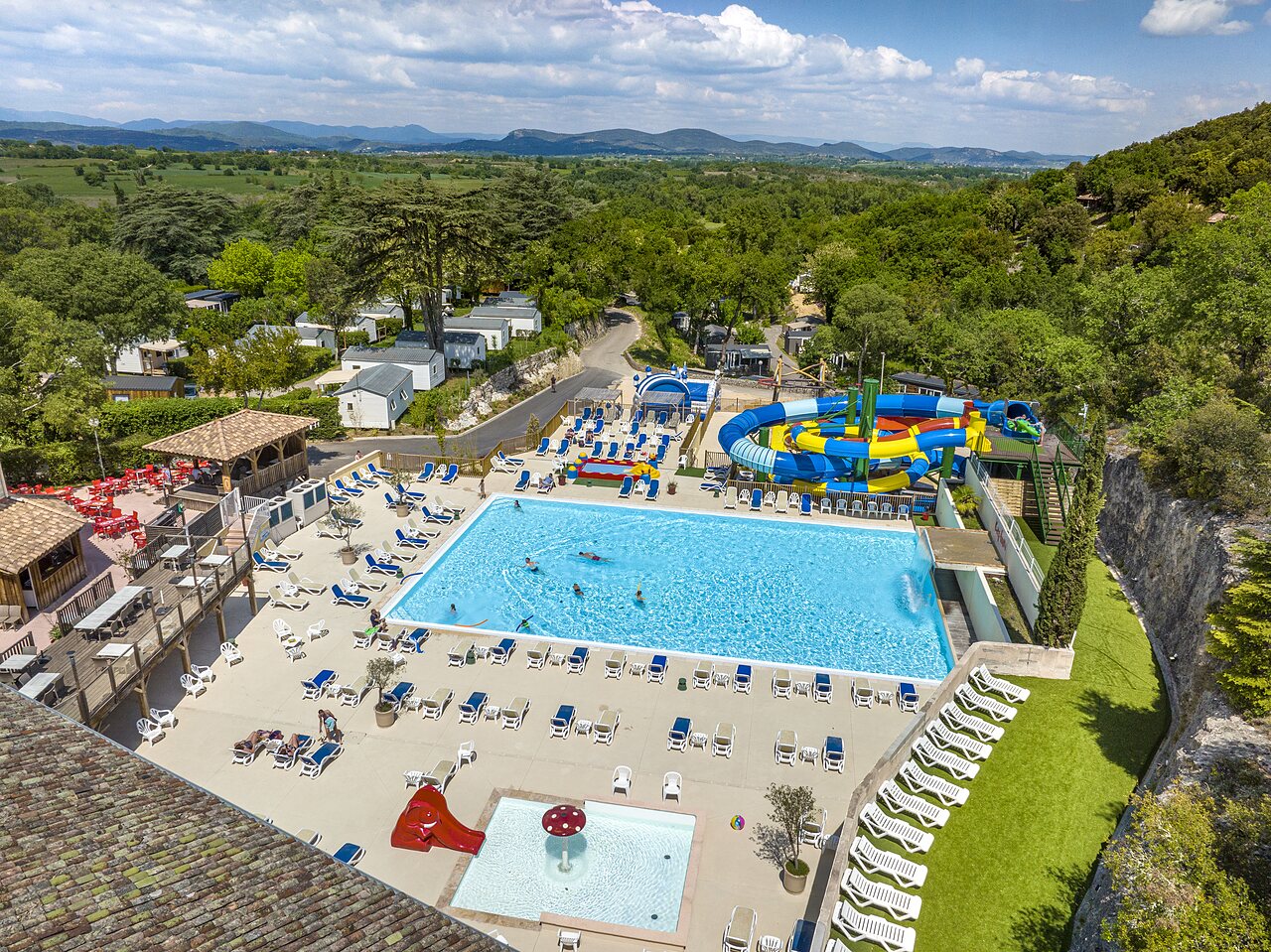 Complexe aquatique, toboggans, pataugeoire au camping CLICOCHIC Ch�teau de Boisson (30).