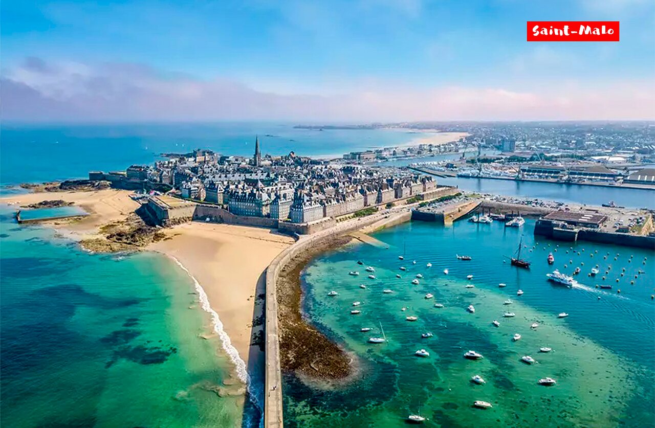 Saint-Malo, ommuurde piratenstad, stranden en haven, te bezoeken in Bretagne.