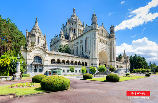 Basilika Sainte-Thérèse von Lisieux, historisches Denkmal nahe dem Campingplatz zu entdecken.