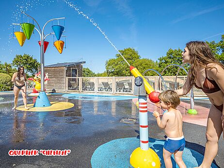 Wasserkanonen und Wasserspiele für Kinder im CAPFUN La Chênaie PORNIC (44).