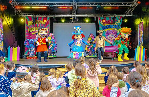 Animationsshow mit Maskottchen für Kinder auf dem Campingplatz CAPFUN La Chênaie in PORNIC (44).