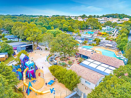 Schwimmbäder, Spielplatz, Animation auf dem Campingplatz CAPFUN La Chênaie in PORNIC (44).
