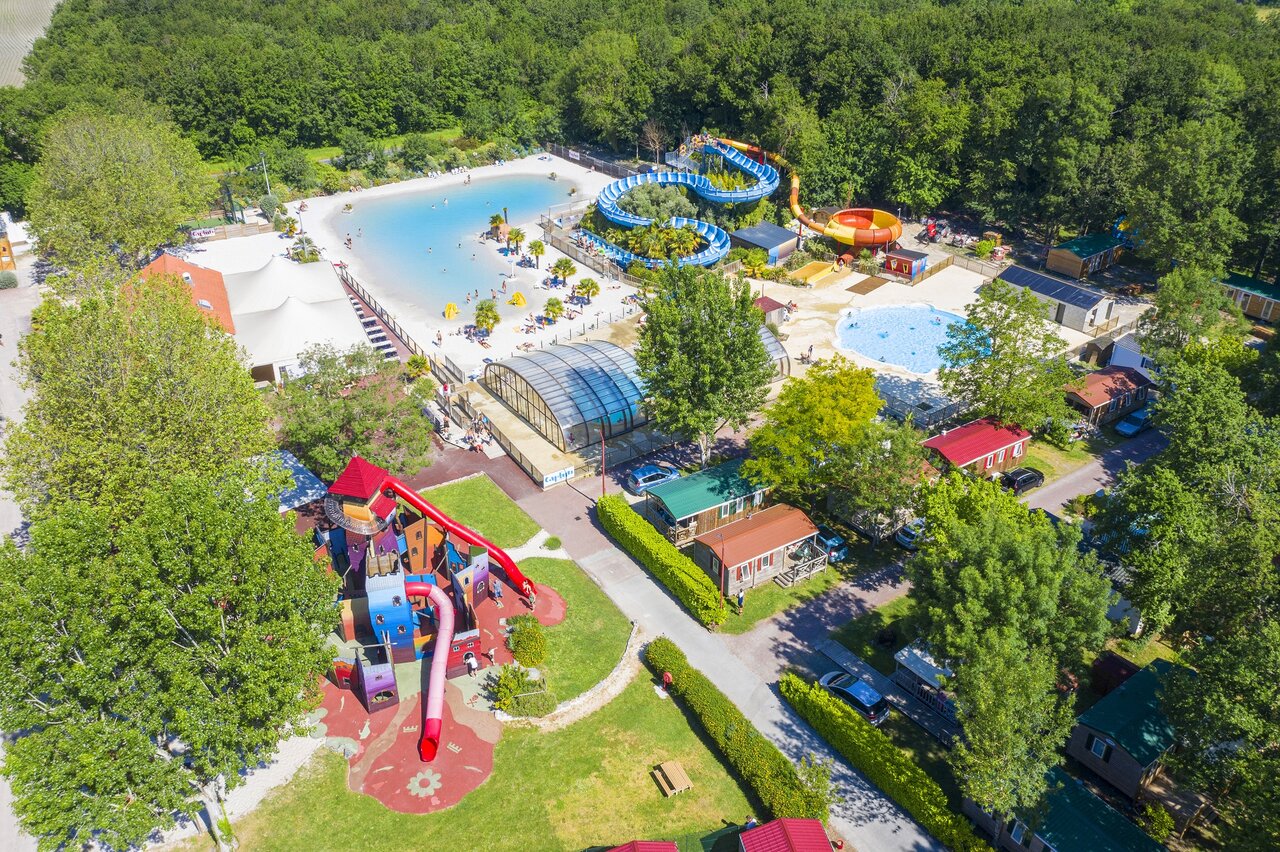 Wasserpark, Rutschen auf Camping CAPFUN Ch�nes Medis/Royan (17).