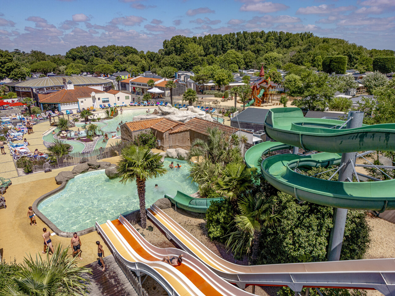 Rutschen, Au�enpools bei CLICOCHIC Chouans in SAINT HILAIRE DE RIEZ (85).