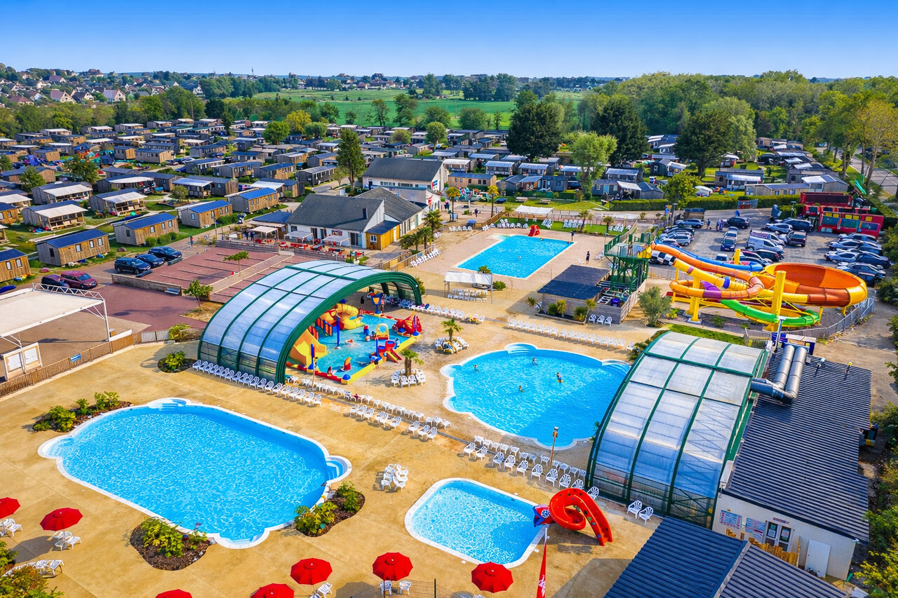 Wasserpark, Au�en- und Hallenb�der auf dem Campingplatz CAPFUN Citadelle de Loustic in Hermanville sur Mer.
