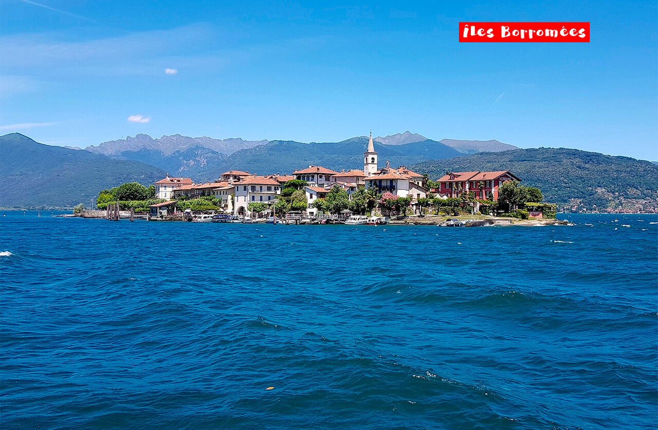 Borrom�ische Inseln, malerische D�rfer am Lago Maggiore mit Bergen im Hintergrund.