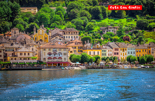 Village pittoresque d'Orta San Giulio au bord du lac d'Orta, Italie.