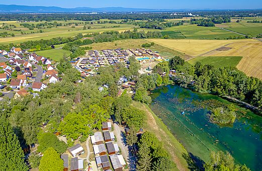 See, Mobilheime, Picknick auf dem Campingplatz CLICOCHIC Au Clair Ruisseau in Gerstheim (67).