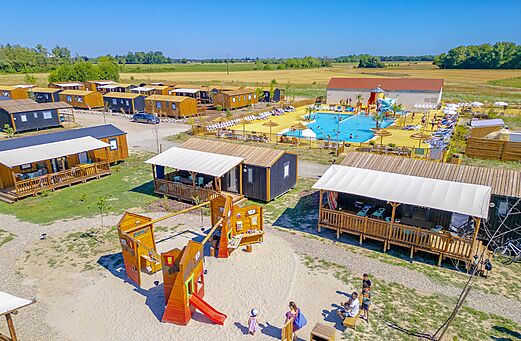 Mobilheime, See auf dem Campingplatz CLICOCHIC Au Clair Ruisseau in Gerstheim (67).