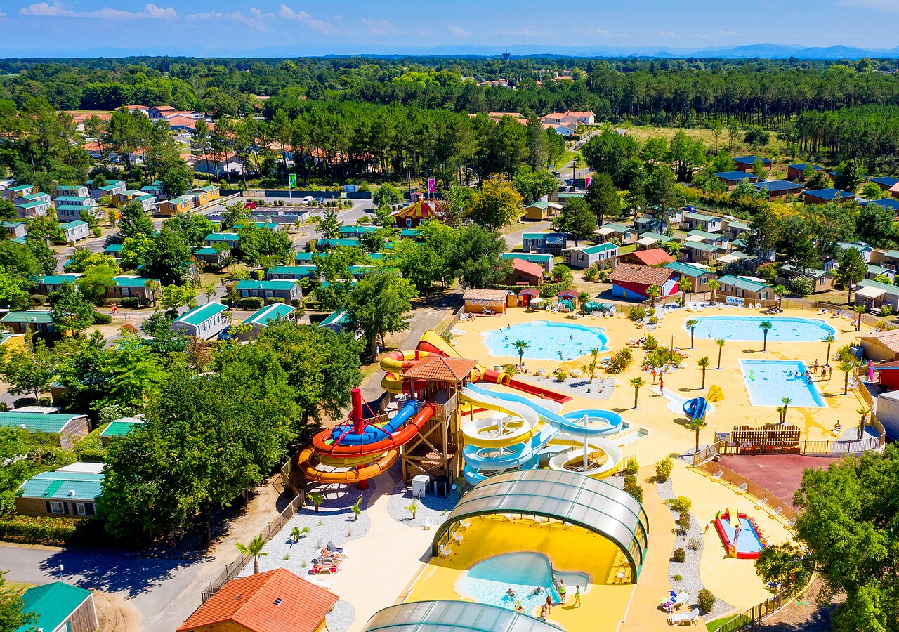 Wasserpark, Rutschen, Pools und Mobilheime auf Camping CAPFUN Clown Oc�an in TOSSE (40).