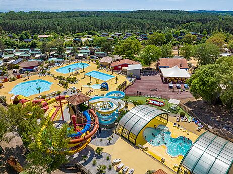 Wasserpark mit Riesenrutschen und Pools auf dem Campingplatz CAPFUN Clown Océan in TOSSE (40).