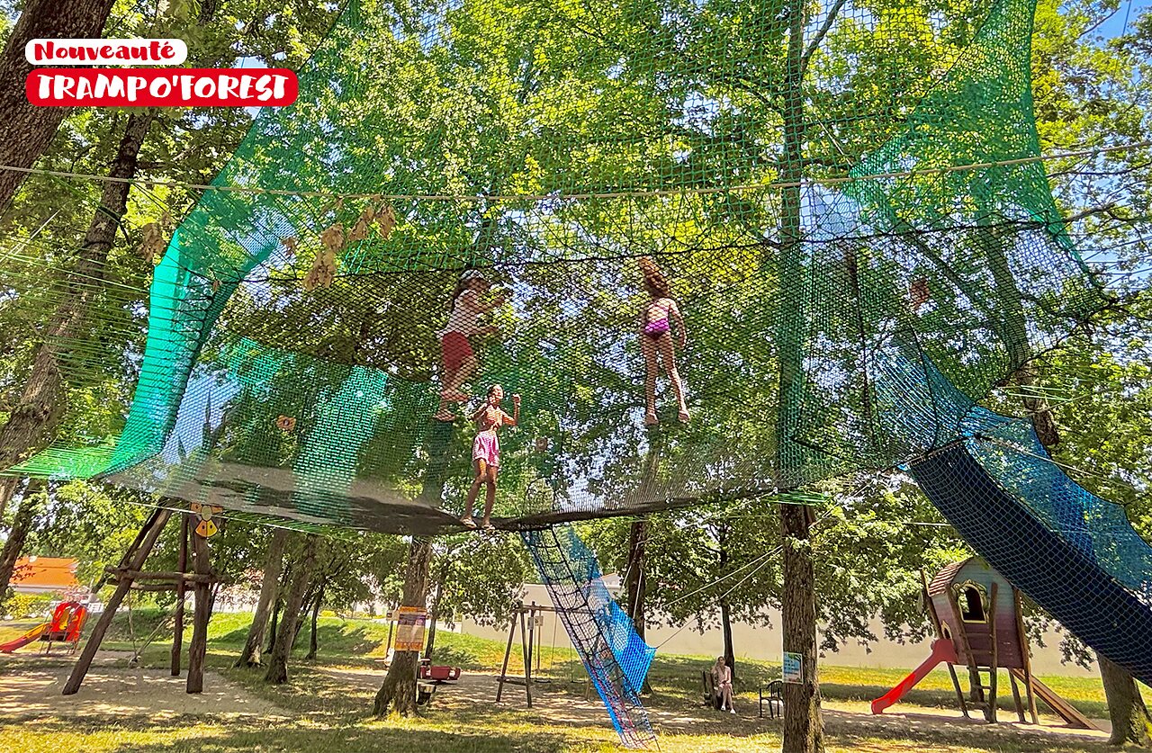 Trampo'Forest, gigantische nettenstructuur voor kinderen op camping CAPFUN Coquelicots in Royan (17).