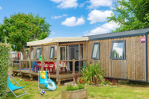 Mobil-home moderne, terrasse et jardin au camping CAPFUN Coquelicots � Royan (17).