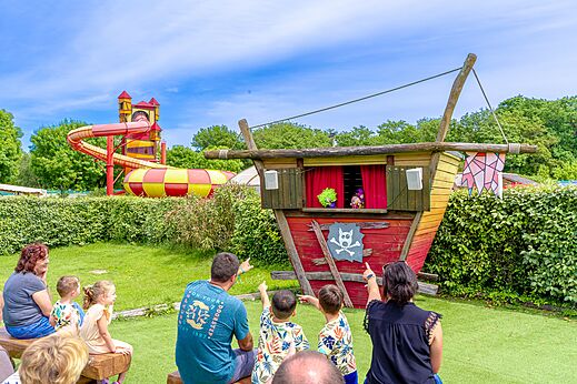 Spectacle de marionnettes pour enfants au camping CAPFUN Coquelicots � Royan (17).