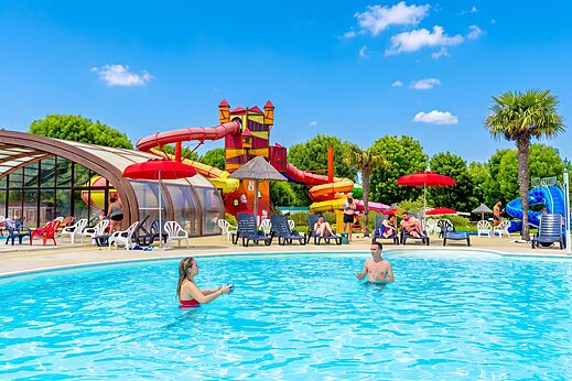 Toboggans aquatiques g�ants et piscine ext�rieure au camping CAPFUN Coquelicots � Royan (17).