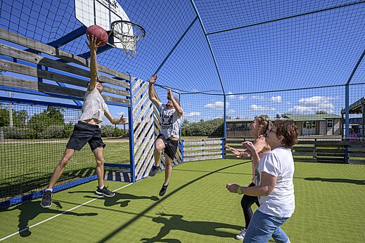 Multisportplatz auf dem Campingplatz VAGUES OCEANES Coq Hardi in Cassy-Lanton (33).
