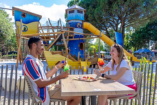 Spielplatz Piratenschiff, Rutschen, Camping VAGUES OCEANES Coq Hardi.