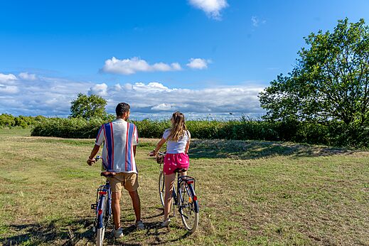 Fahrradtour in der Natur auf dem Campingplatz VAGUES OCEANES Coq Hardi in Cassy-Lanton.
