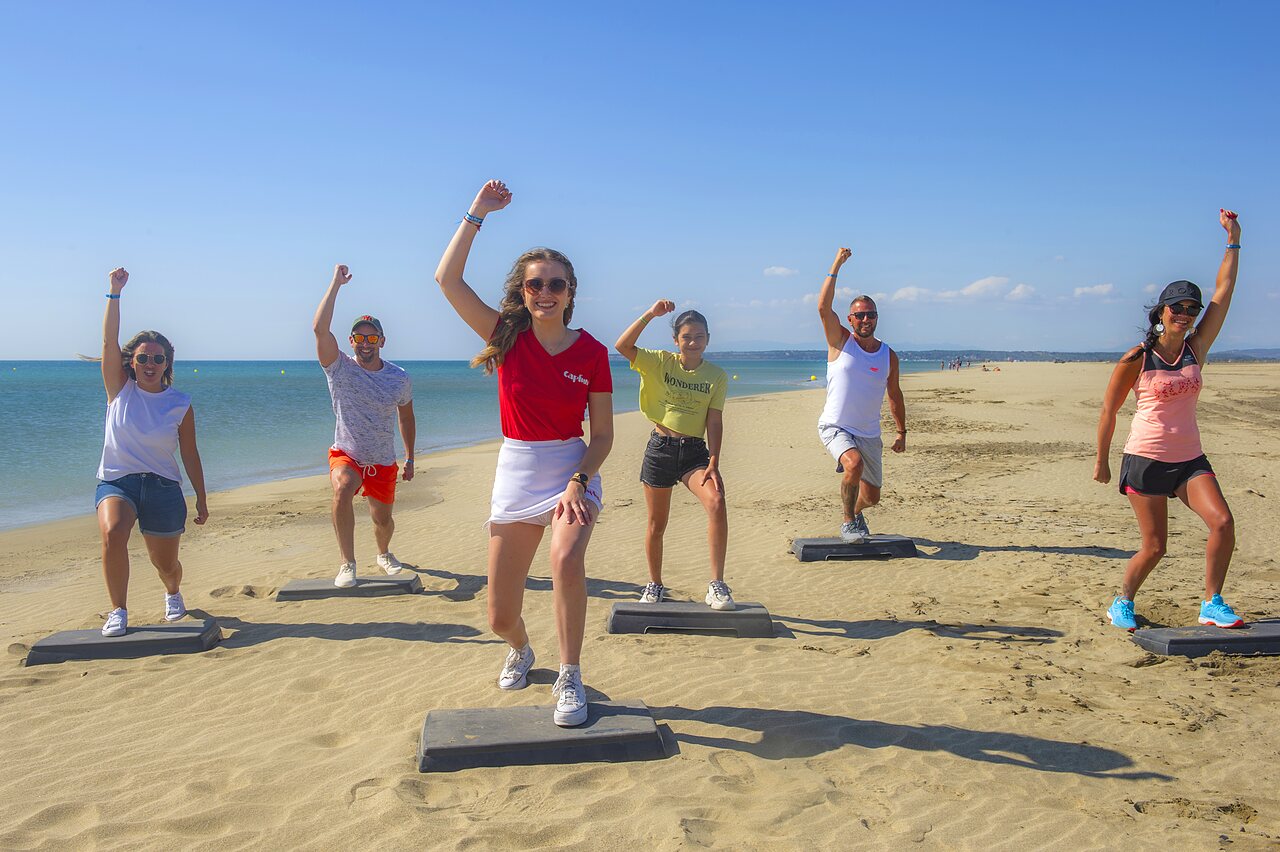 Gruppen-Step-Aerobic am Strand, CAPFUN C�te Vermeille, PORT LA NOUVELLE (11).