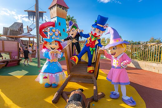 Mascottes en speeltuin op camping CAPFUN Côte Vermeille in PORT LA NOUVELLE.