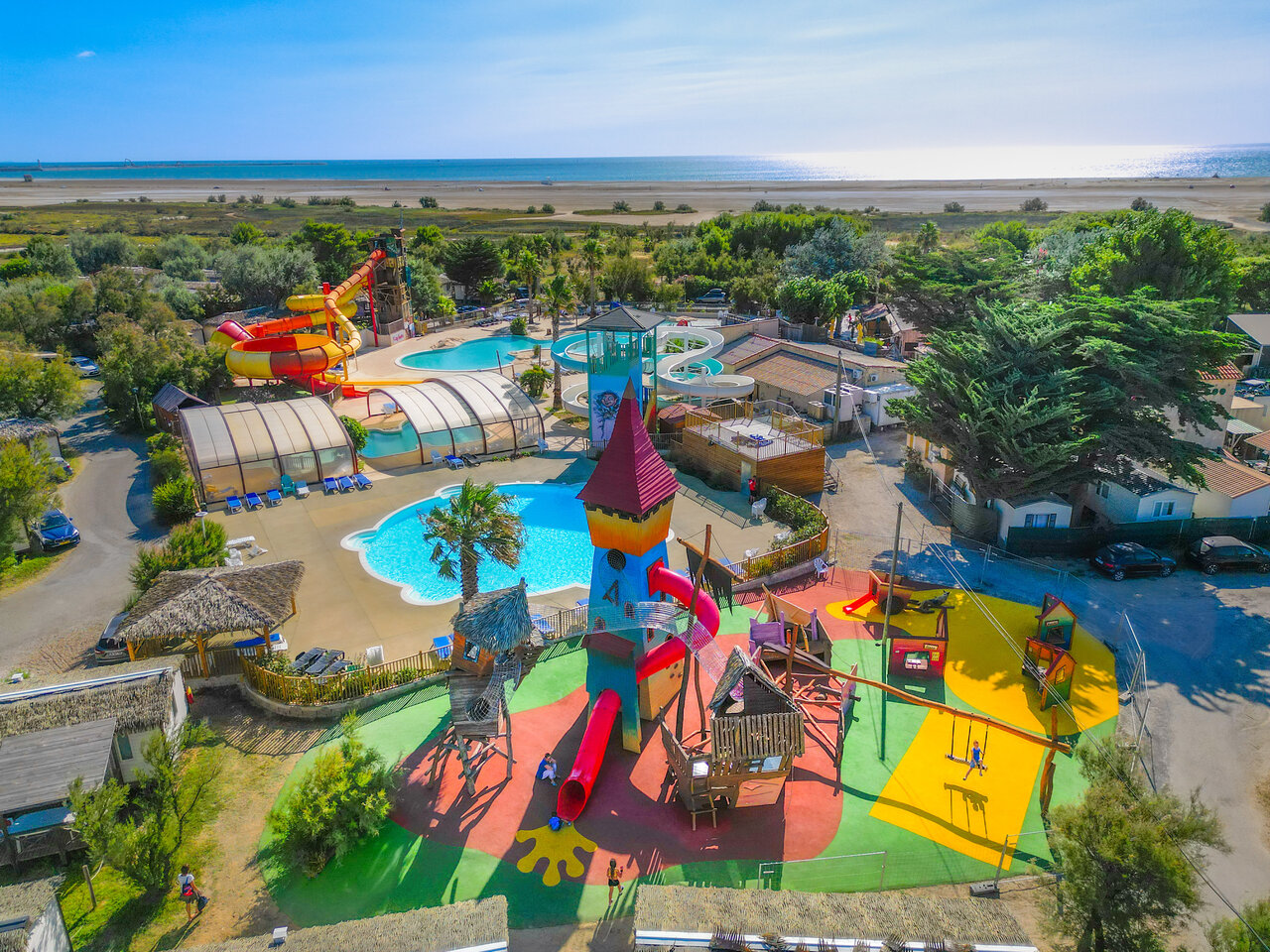 Wasserpark, Spielplatz auf dem Campingplatz CAPFUN C�te Vermeille : Cabane dans les airs in Port La Nouvelle (11).