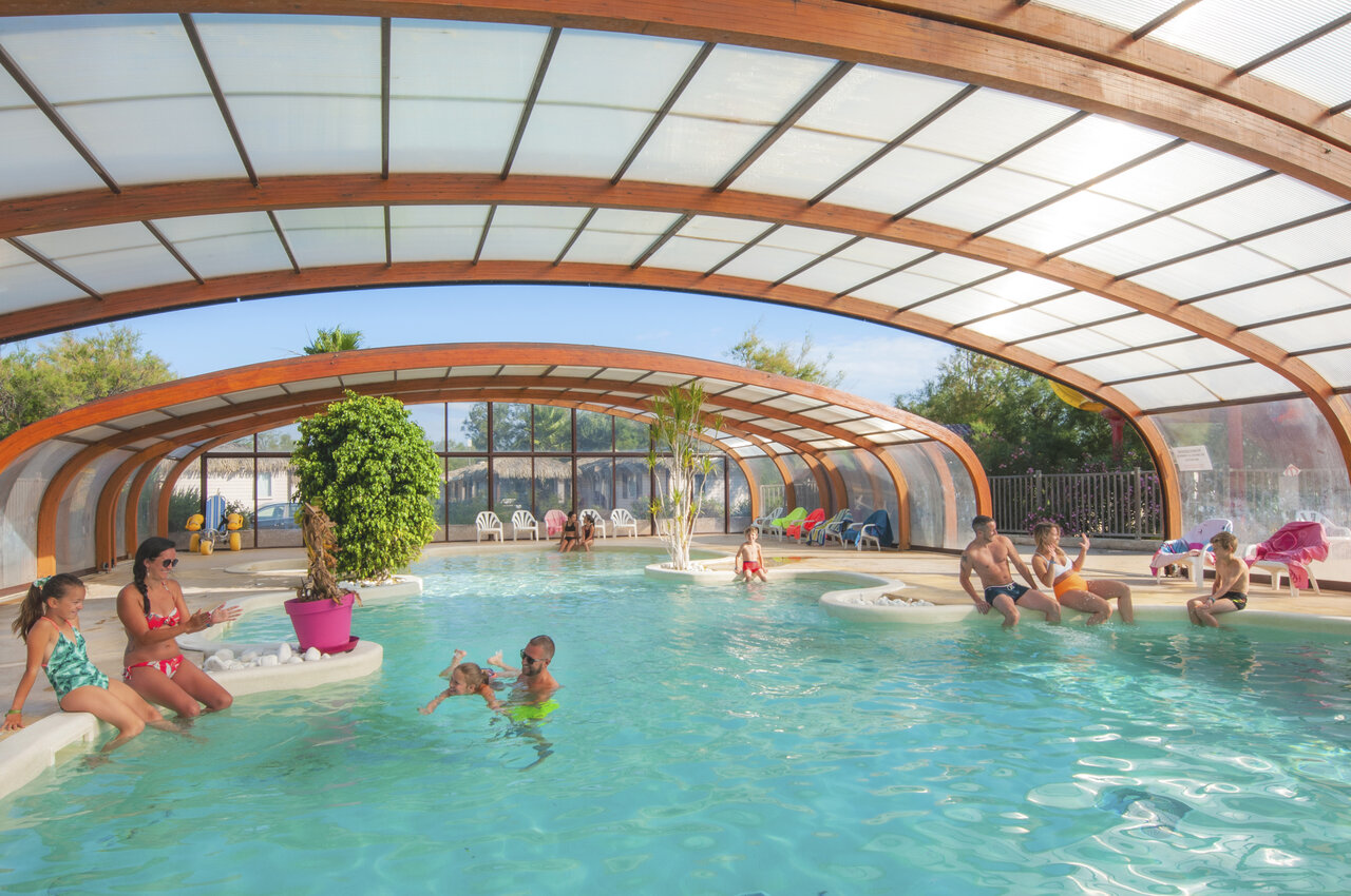Beheiztes Hallenbad, Familien genie�en, auf Camping CAPFUN C�te Vermeille, Port La Nouvelle.