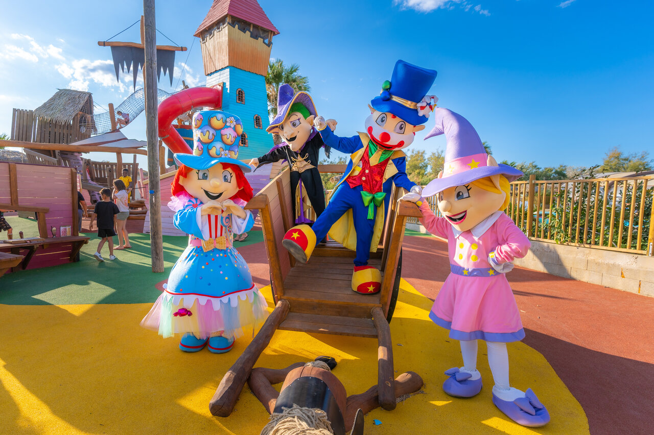 Maskottchen und Kinderspiele auf dem Campingplatz CAPFUN C�te Vermeille : Cabane dans les airs � Port La Nouvelle (11).