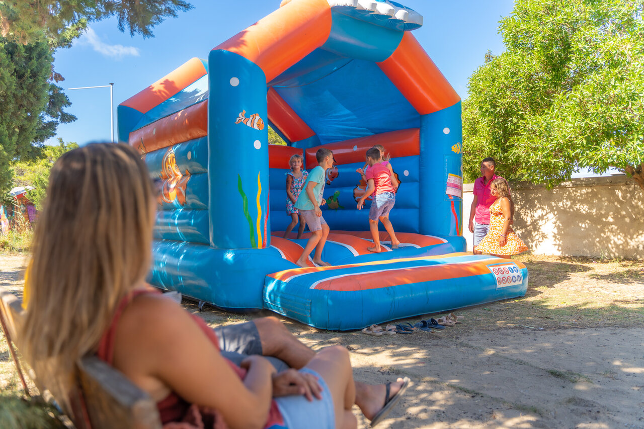 H�pfburg auf dem Campingplatz CAPFUN C�te Vermeille: Cabane dans les airs in Port La Nouvelle (11).