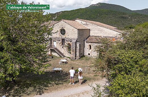 Abtei Valcroissant, historisches Denkmal in der Nähe des Campings in Drôme zu besuchen.