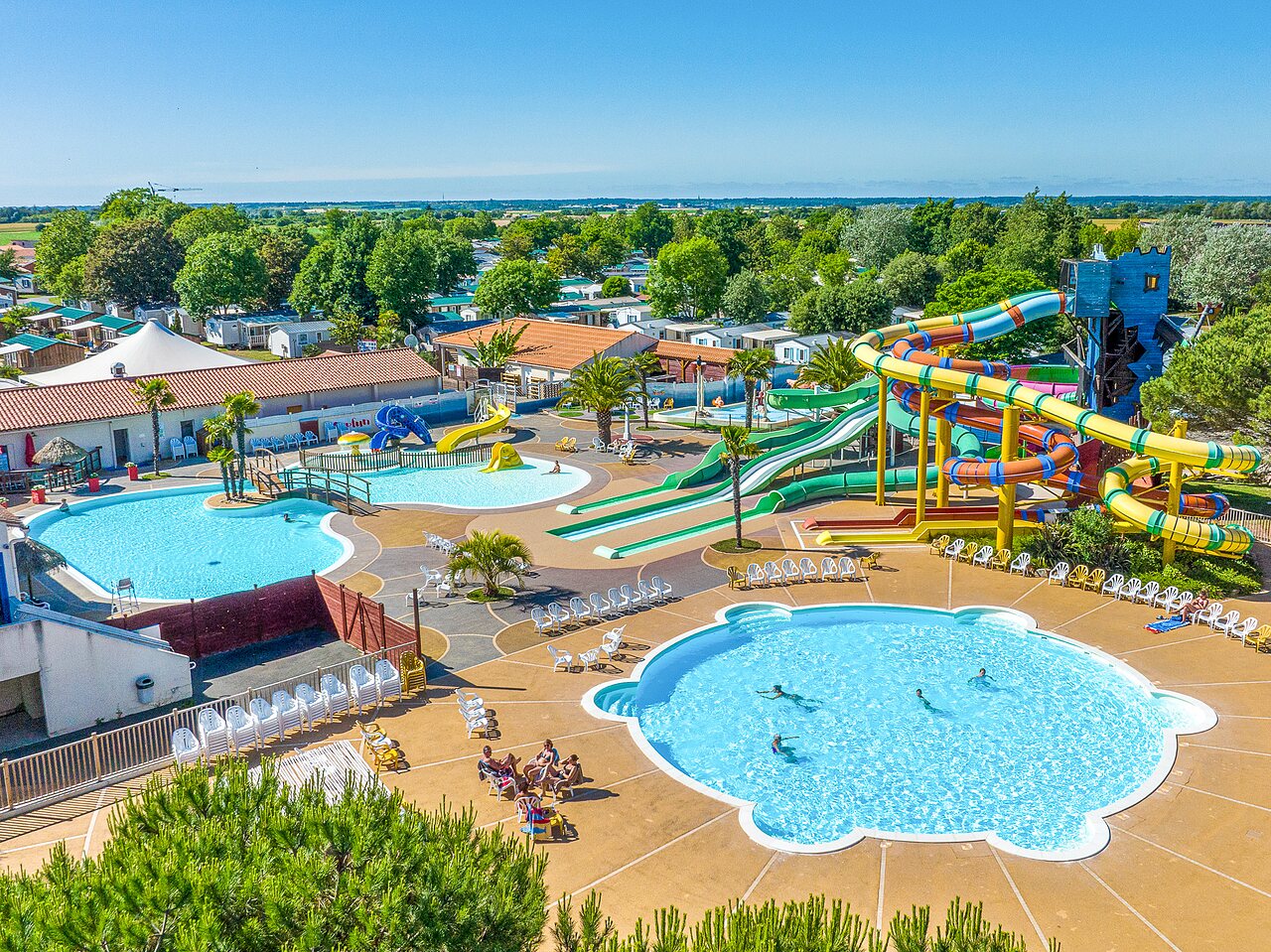 Schwimmb�der, riesige Wasserrutschen auf dem CAPFUN Curty's in Jard sur Mer (85).
