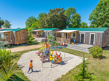 Aire de jeux enfants, Mobil-homes au camping CAPFUN Curty's � Jard sur Mer (85).