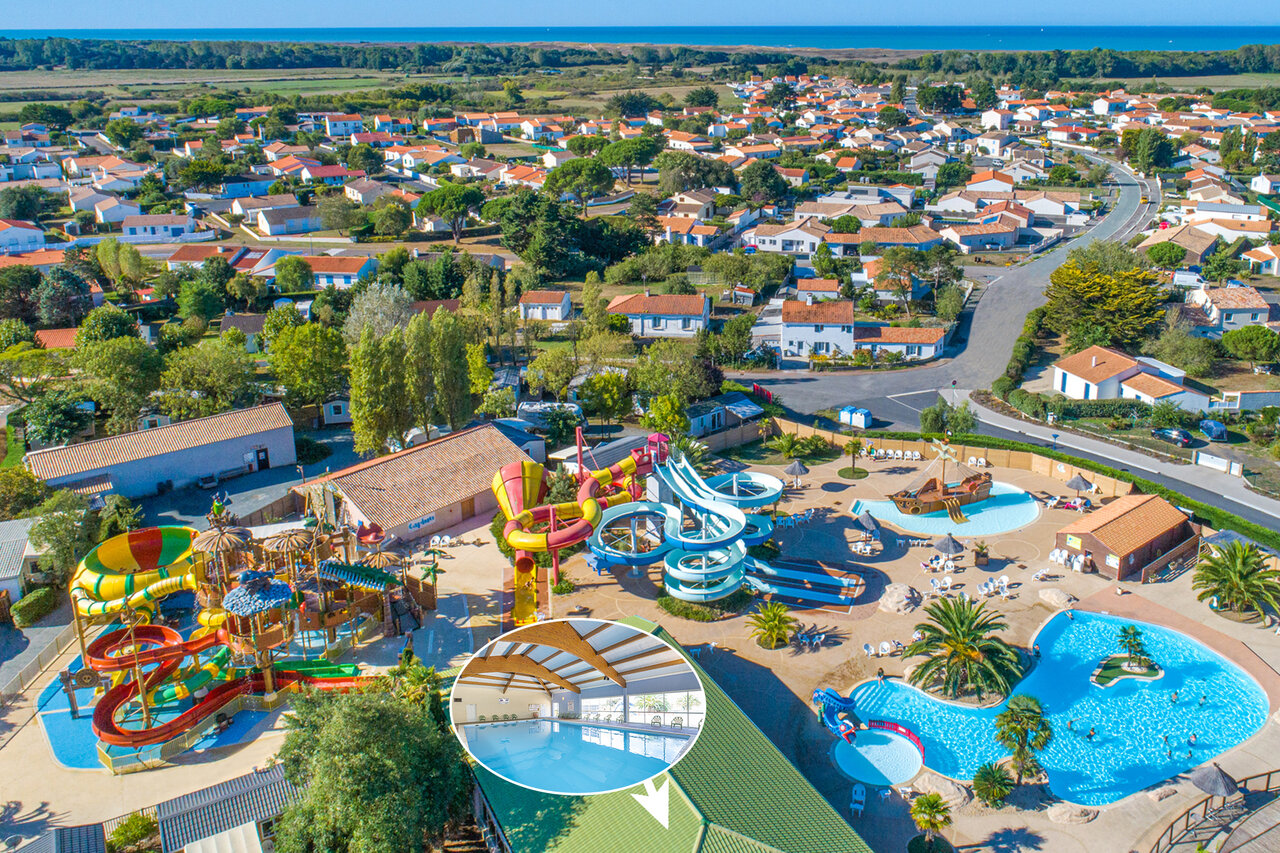 Wasserpark, Rutschen und Pools auf dem Campingplatz CAPFUN Dauphins Bleus GIVRAND (85).