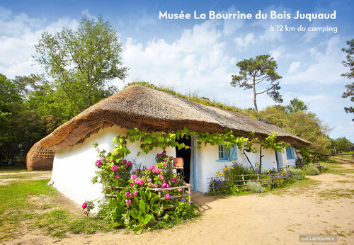 Traditionelles Reetdachhaus des Museums La Bourrine du Bois Juquaud, Vendée.