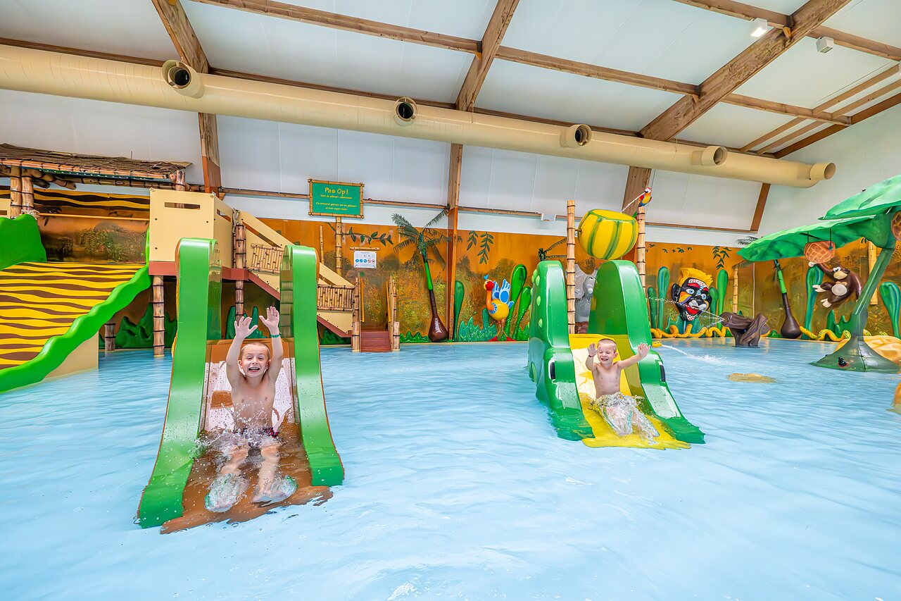Hallenbad, Rutschen und Wasserspiele f�r Kinder im CAPFUN De Belten.