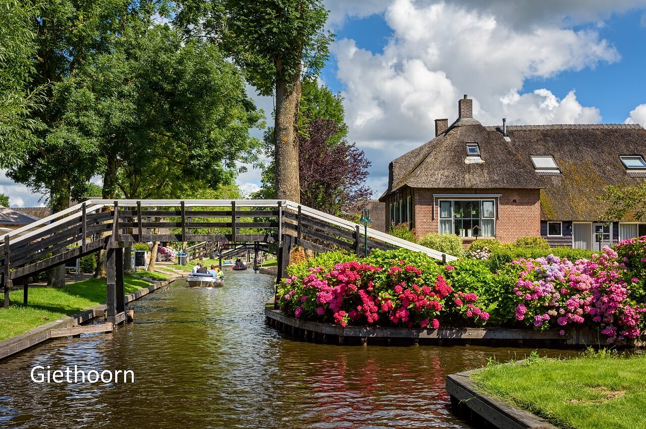 Dorf Giethoorn mit Kan�len und Reetd�chern, ein Ausflugsziel nahe dem Campingplatz.