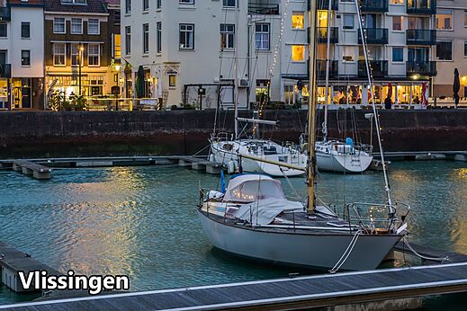 Yachthafen Vlissingen mit Segelbooten in der D�mmerung in Zeeland.