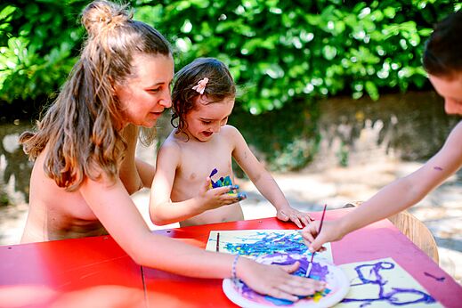 Kreativer Malkurs für alle auf dem Campingplatz LIBRANOO Naturiste Belezy in Bédoin (84).