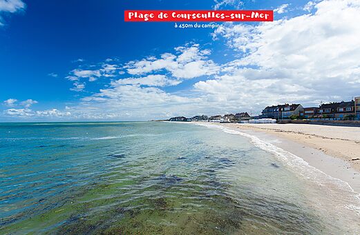 Zandstrand van Courseulles-sur-Mer, toeristische plek om te bezoeken nabij de camping.